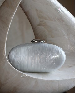  Beyaz Akrilik Zincirli Omuz Çantası