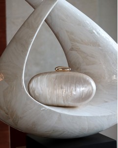  Bej Akrilik Zincirli Omuz Çantası