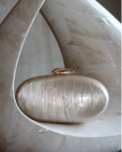  Bej Akrilik Zincirli Omuz Çantası