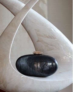 Siyah Akrilik Zincirli Omuz Çantası