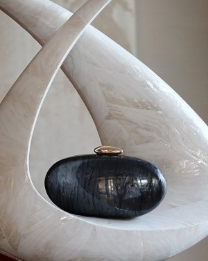 Siyah Akrilik Zincirli Omuz Çantası