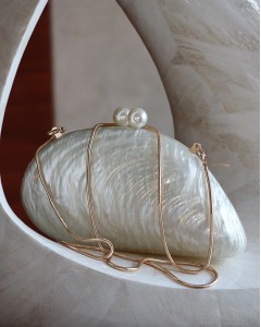 Kemik Akrilik Midye Zincirli Omuz Çantası