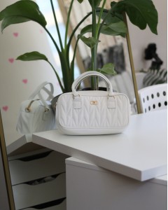 Beyaz Desenli Tutma Saplı Omuz Çantası