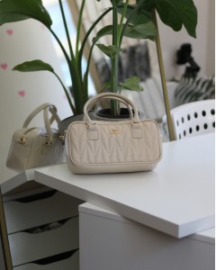 Krem Desenli Tutma Saplı Omuz Çantası