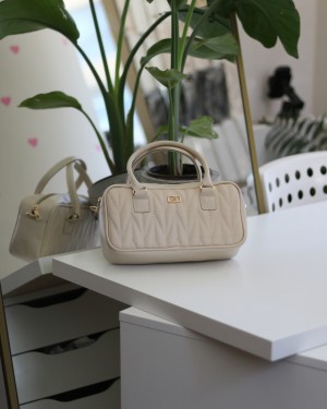 Krem Desenli Tutma Saplı Omuz Çantası