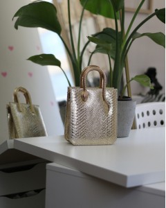 Gold Yılan Aksesuarlı Tutma Saplı Zincirli Omuz Çantası