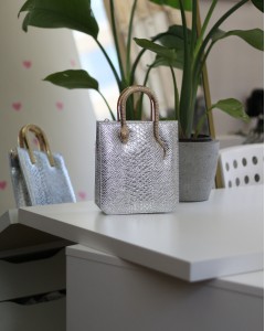 Silver Yılan Aksesuarlı Tutma Saplı Zincirli Omuz Çantası