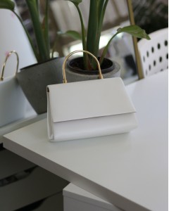 Beyaz Deri Metal Sap Detaylı El & Omuz Çantası