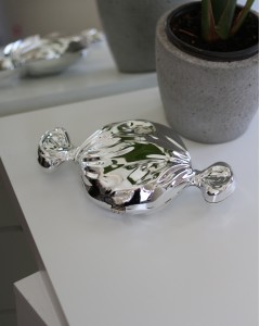 Silver Mika Şeker Görünümlü Zincirli Omuz Çantası