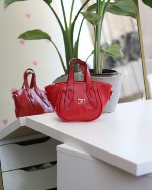 Kırmızı Rugan Tutma Saplı Pouch El Çantası