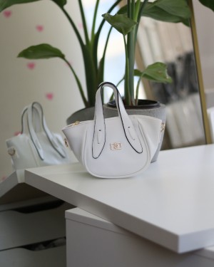  Beyaz Rugan Tutma Saplı Pouch El Çantası