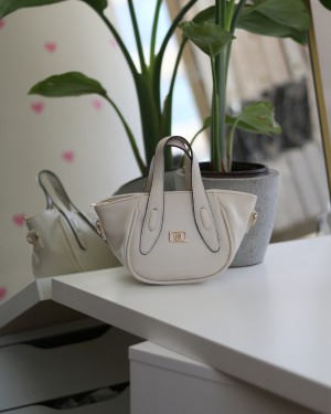 Krem Rugan Tutma Saplı Pouch El Çantası