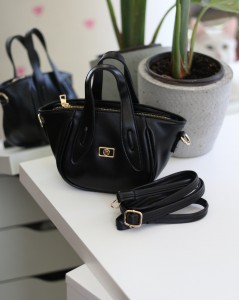 Siyah Rugan Tutma Saplı Pouch El Çantası