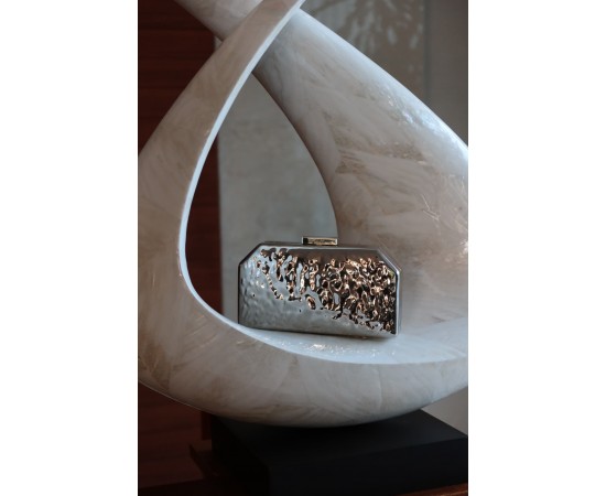 Silver Metal Köşeli Zincirli Omuz Çantası Silver Metal Köşeli Zincirli Omuz Çantası