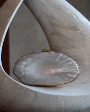 Kemik Akrilik Gold Detaylı Zincirli Omuz Çantası