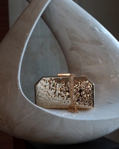 Gold Metal Köşeli Zincirli Omuz Çantası