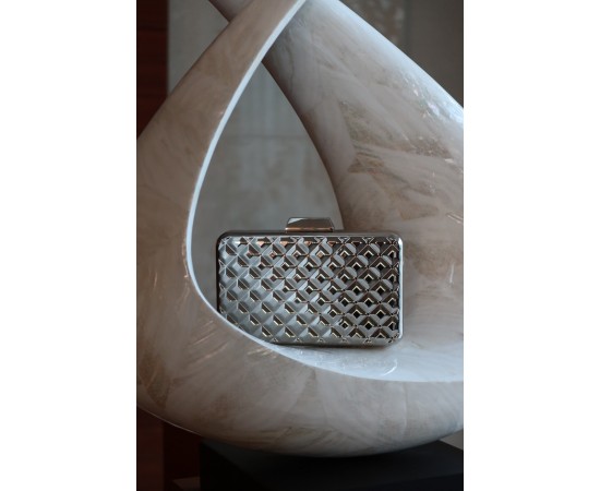 Silver Metal Baklava Desenli Zincirli Omuz Çantası Silver Metal Baklava Desenli Zincirli Omuz Çantası
