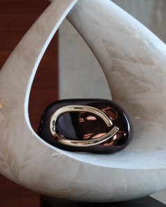 Siyah Mika Tutma Aksesuarlı Zincirli Omuz Çantası