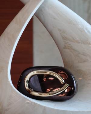 Siyah Mika Tutma Aksesuarlı Zincirli Omuz Çantası