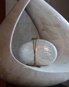 Kemik Oval Akrilik Zincirli Omuz Çantası