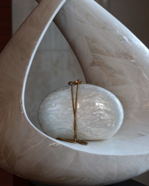 Kemik Oval Akrilik Zincirli Omuz Çantası