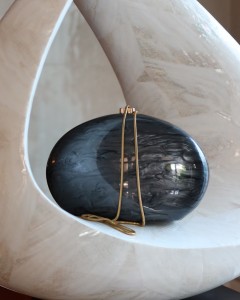 Siyah Oval Akrilik Zincirli Omuz Çantası