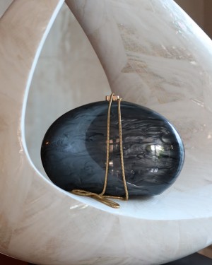 Siyah Oval Akrilik Zincirli Omuz Çantası