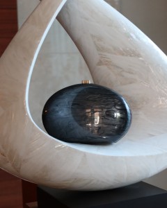 Siyah Oval Akrilik Zincirli Omuz Çantası