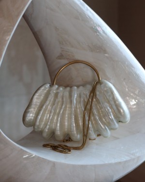  Bej Akrilik Tutma Saplı Zincirli Omuz Çantası