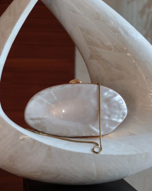 Kemik Akrilik Gold Detaylı Zincirli Omuz Çantası