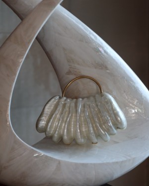  Bej Akrilik Tutma Saplı Zincirli Omuz Çantası