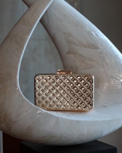 Gold Metal Baklava Desenli Zincirli Omuz Çantası