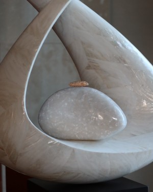 Kemik Akrilik Aksesuarlı Zincirli Omuz Çantası