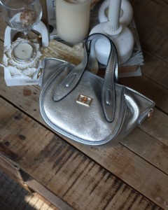 Silver Tutma Saplı Pouch El Çantası