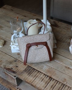 Taba hasır doku şerit detaylı tutma saplı el omuz çantası