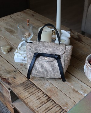 Siyah hasır doku şerit detaylı tutma saplı el omuz çantası