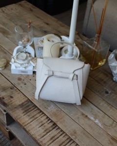 krem şerit detaylı tutma saplı el omuz çantası