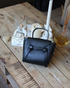 siyah şerit detaylı tutma saplı el omuz çantası