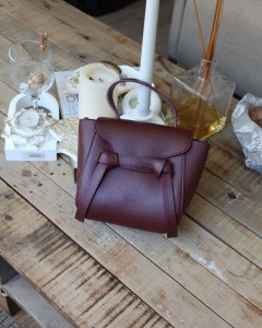 bordo şerit detaylı tutma saplı el omuz çantası