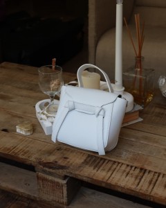 beyaz şerit detaylı tutma saplı el omuz çantası beyaz şerit detaylı tutma saplı el omuz çantası