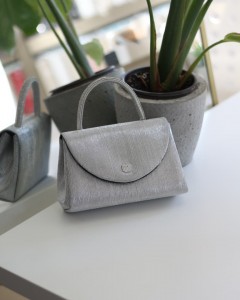 Silver  kristal toka detaylı çizgi doku abiye çanta