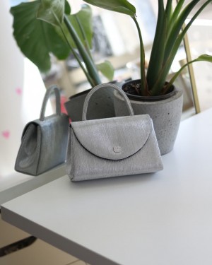 Silver  kristal toka detaylı çizgi doku abiye çanta