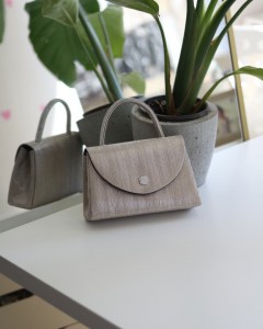    Gold kristal toka detaylı çizgi doku abiye çanta