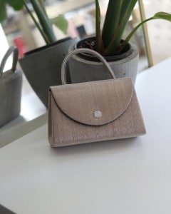  Rose Gold kristal toka detaylı çizgi doku abiye çanta