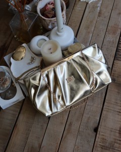 gold  metal aksesuarlı büzgülü el çantası