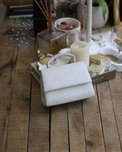 Beyaz simli Taş Tutma Detaylı Abiye Omuz Çantası