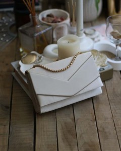  Krem Saten Zarf Kutu Omuz Çantası