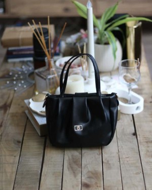 siyah büzgü doku çift kulplu el omuz çantası