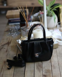 siyah büzgü doku çift kulplu el omuz çantası