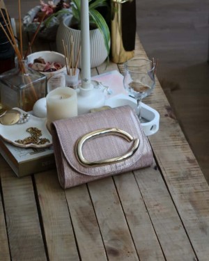 rose gold çizgi doku tutma aksesuarlı abiye el çantası 